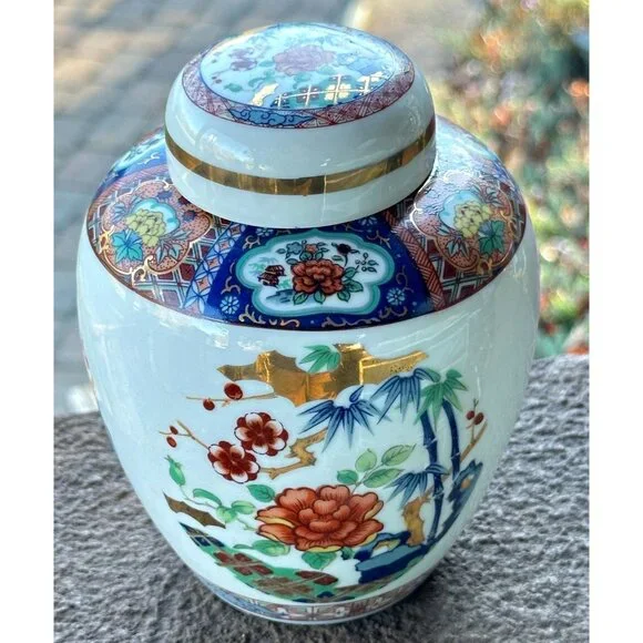 Imari Ware Japanese Ceramic Lidded Ginger Jar Vase Floral Gold Details Urn 6" - Picture 2 of 5